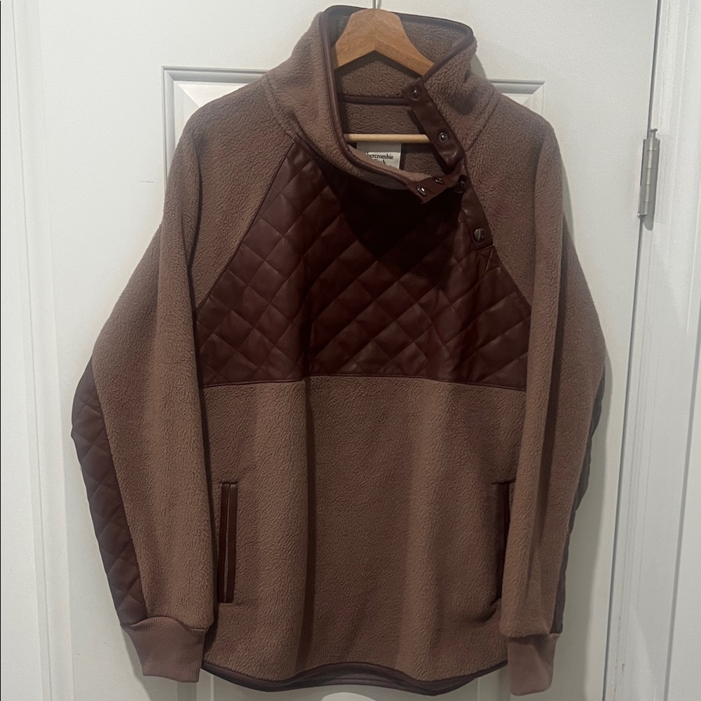 Abercrombie & Fitch Chocolate Asymmetrical Quilted Fleeceβ Pull Over Size Large
